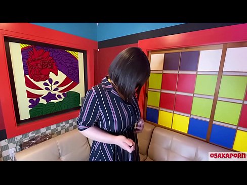 ❤️ Japonská kráska s veľkými prsiami masturbuje so sexuálnymi hračkami a má orgazmus. V rozhovore hovorí o svojich skúsenostiach so šukaním. Obrovské kozy a chlpatá kundička hlasno stonajú. Osakaporn ☑  Sex na nás ❌❤