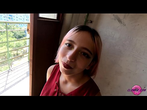 ❤️ Študentka zmyselne fajčí cudzinca vo vnútrozemí - strieka mu na tvár ☑ Sex na nás ❌❤